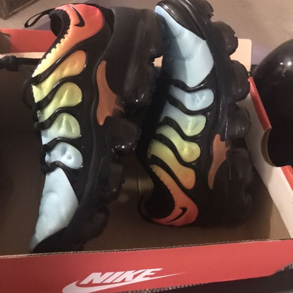 Nike vapormax plus kids 5.5